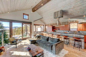 Cliff Side Luxury Chalet I Hot Tub I Incredible Views I Best Price I FREE Adventures Daily